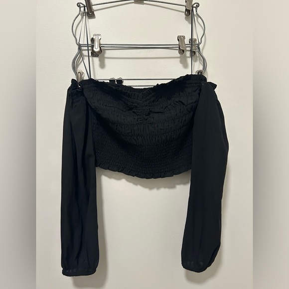 Abercrombie & Fitch Tops - abercrombie and fitch small black off the shoulder crop top!